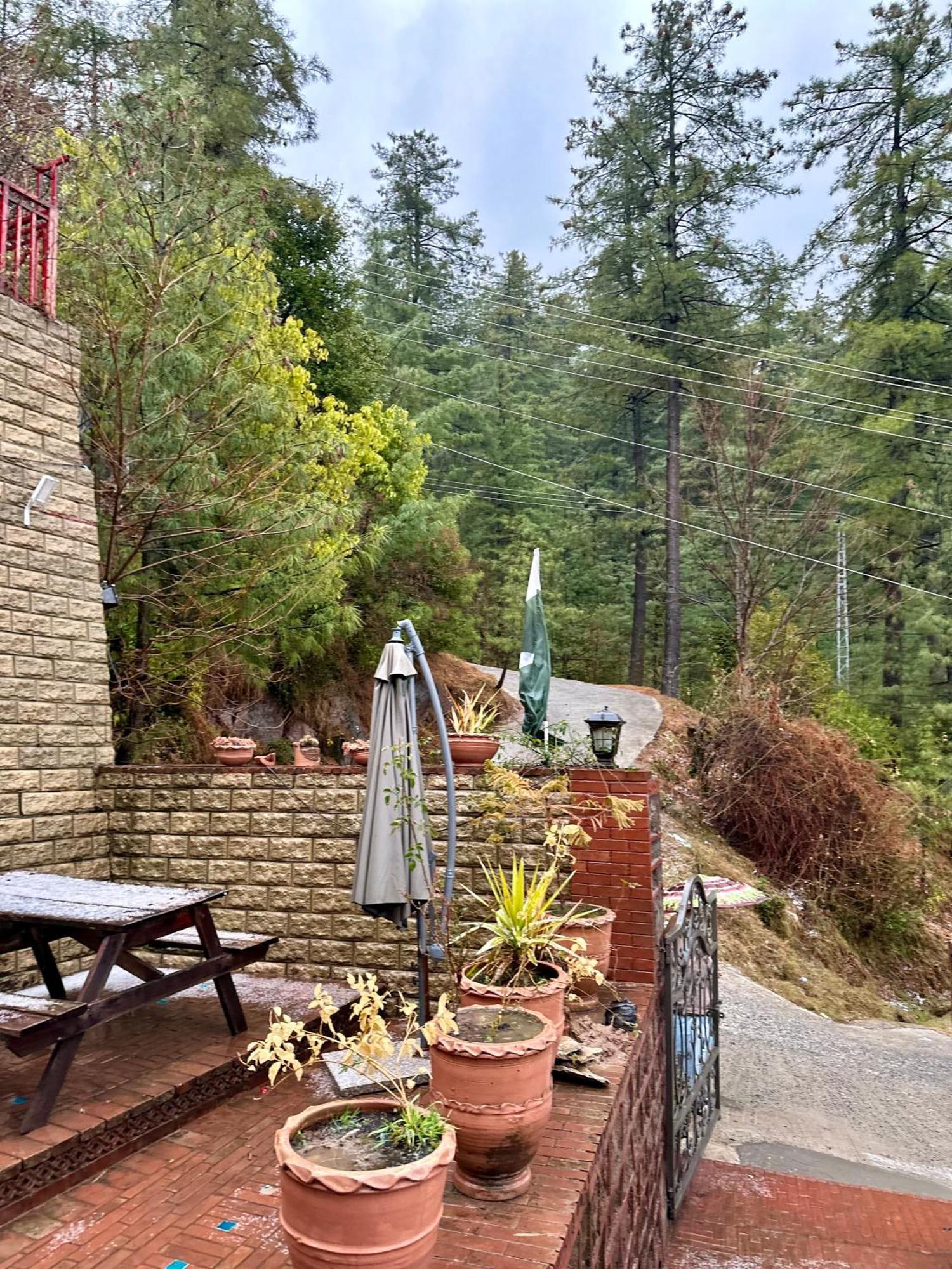 Sarah'S Lodge Murree Esterno foto
