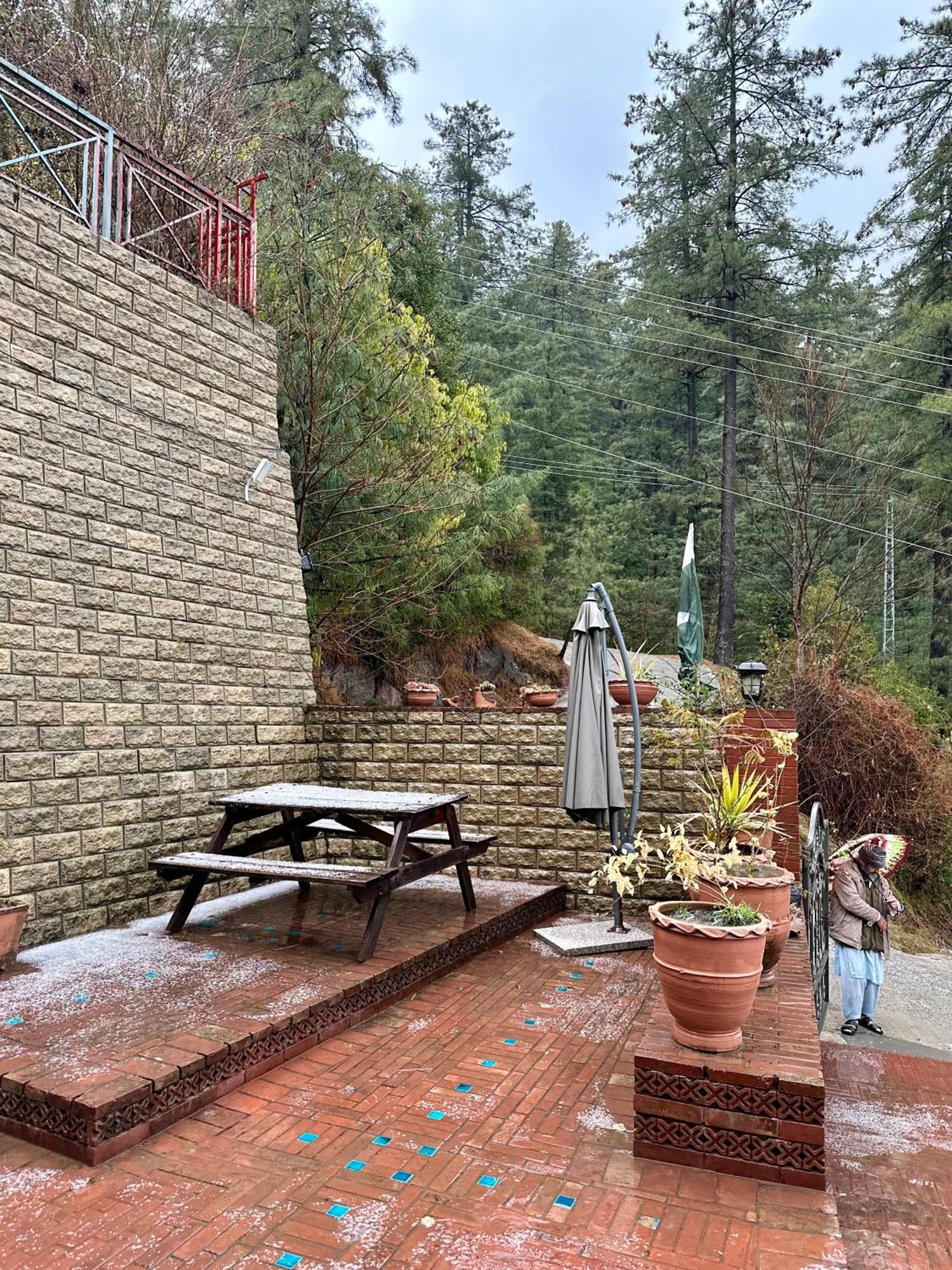 Sarah'S Lodge Murree Esterno foto