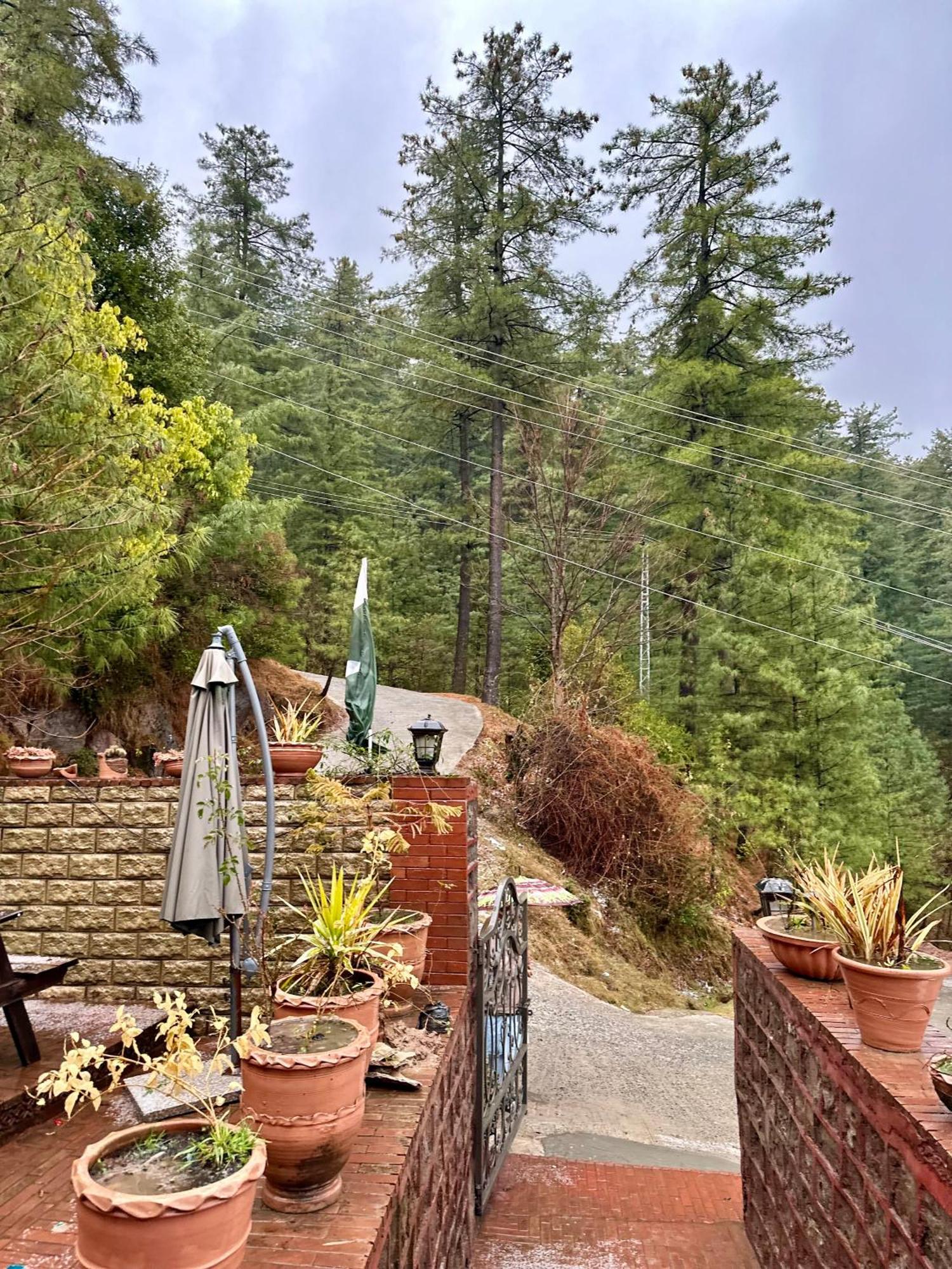 Sarah'S Lodge Murree Esterno foto