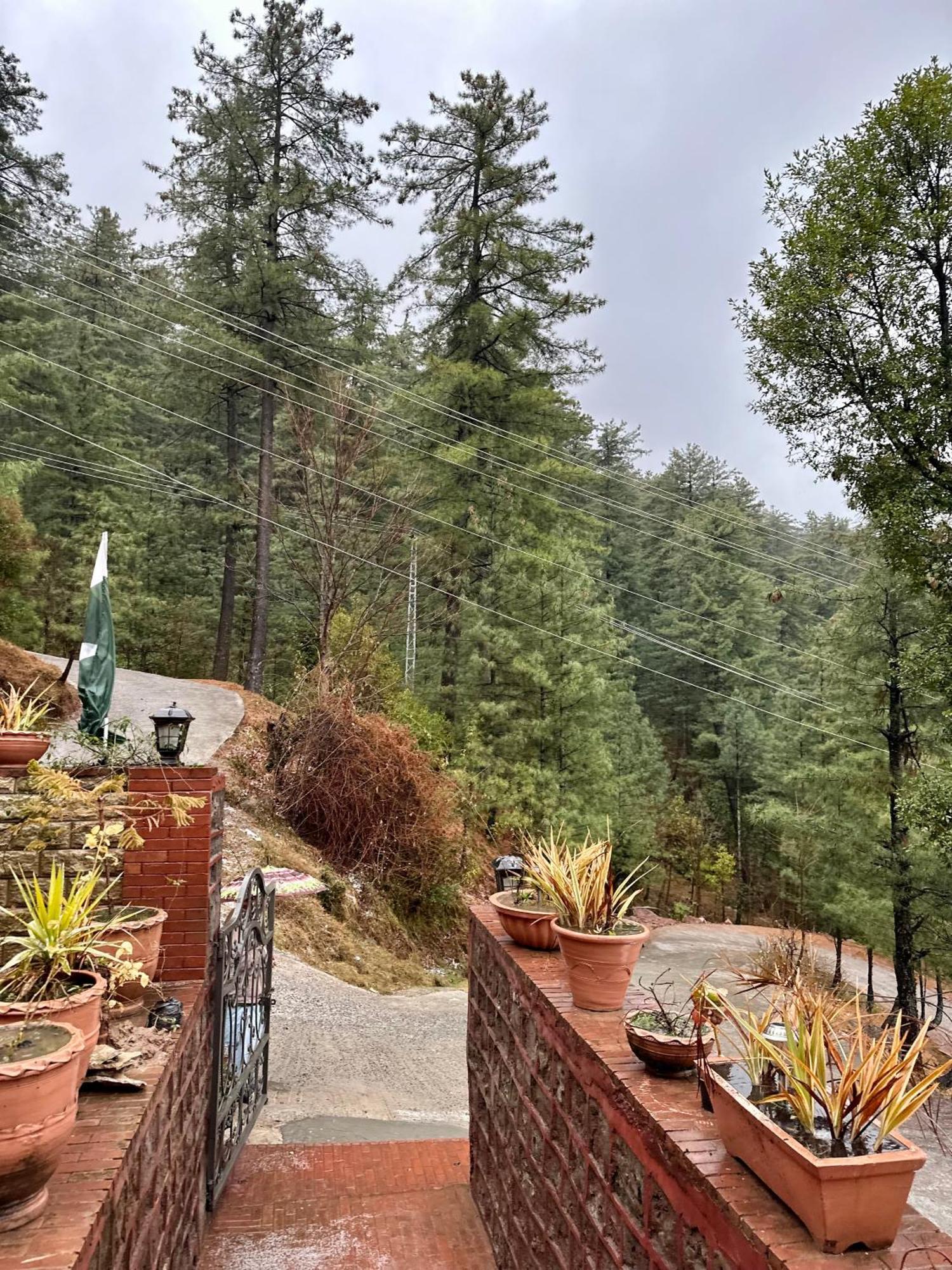Sarah'S Lodge Murree Esterno foto