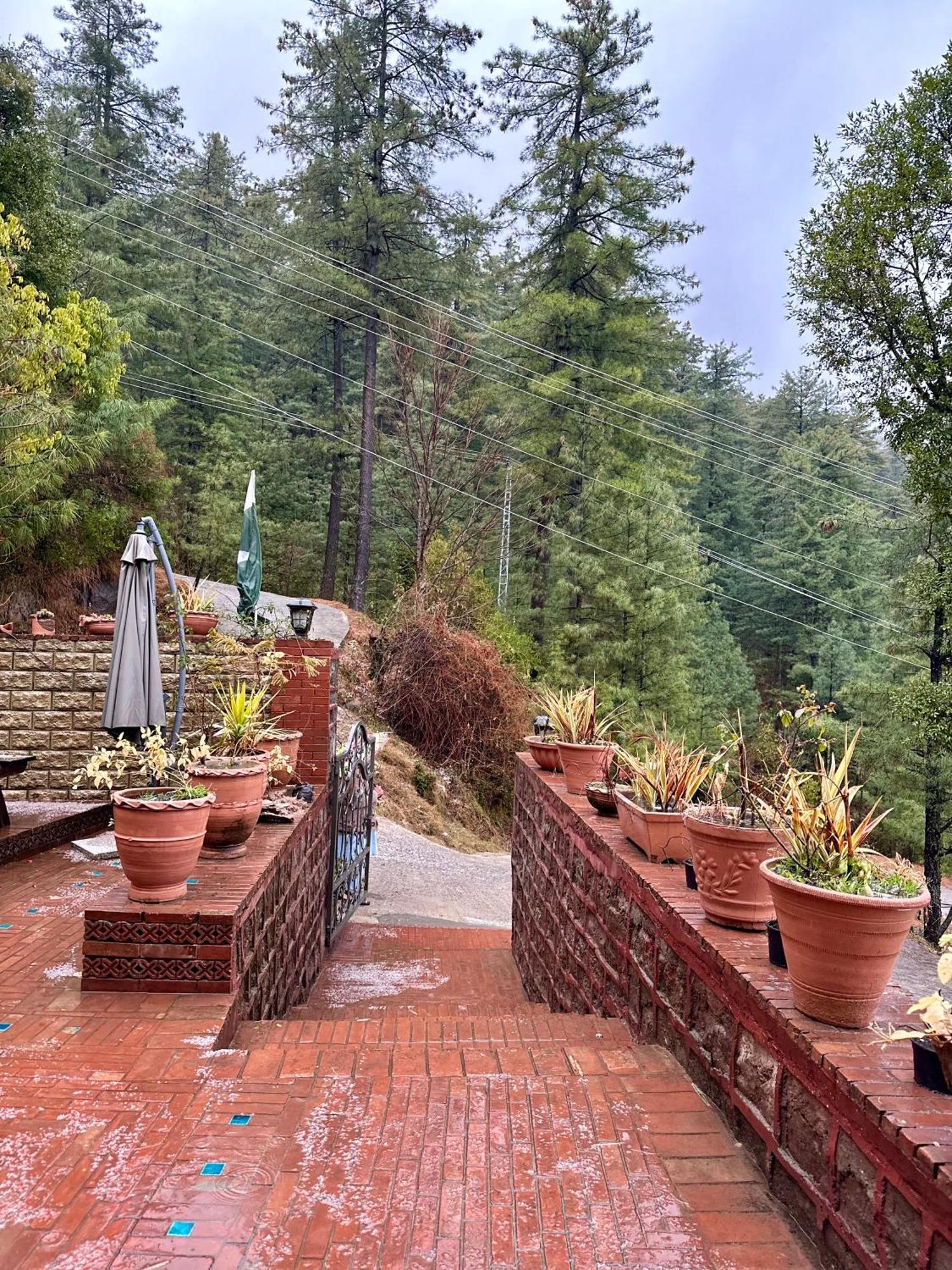 Sarah'S Lodge Murree Esterno foto