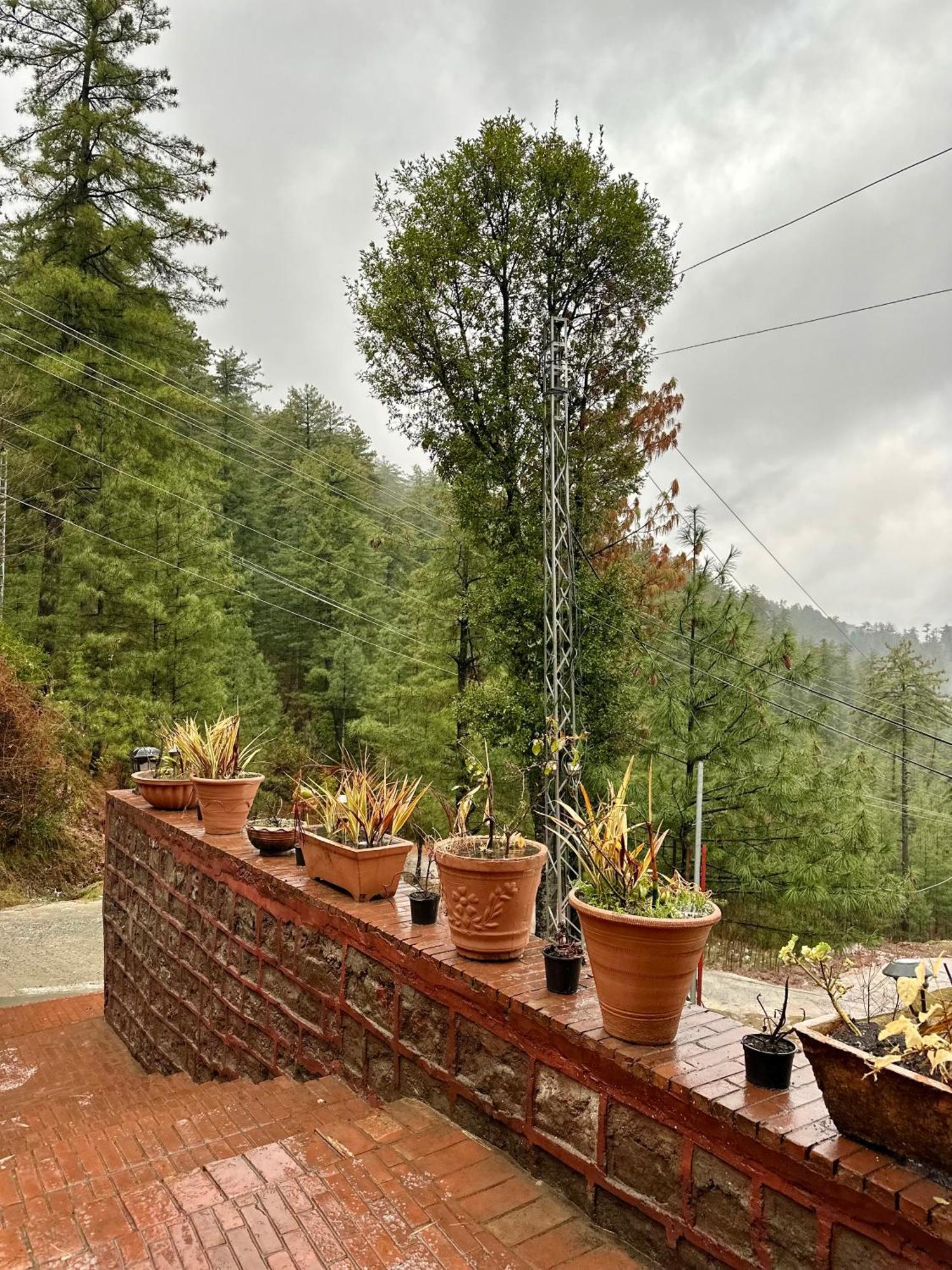 Sarah'S Lodge Murree Esterno foto