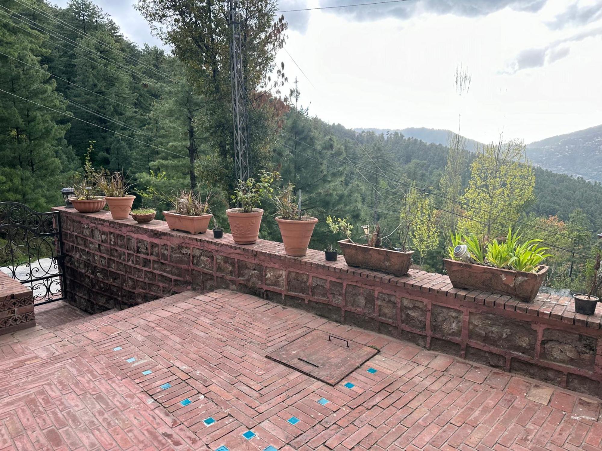 Sarah'S Lodge Murree Esterno foto