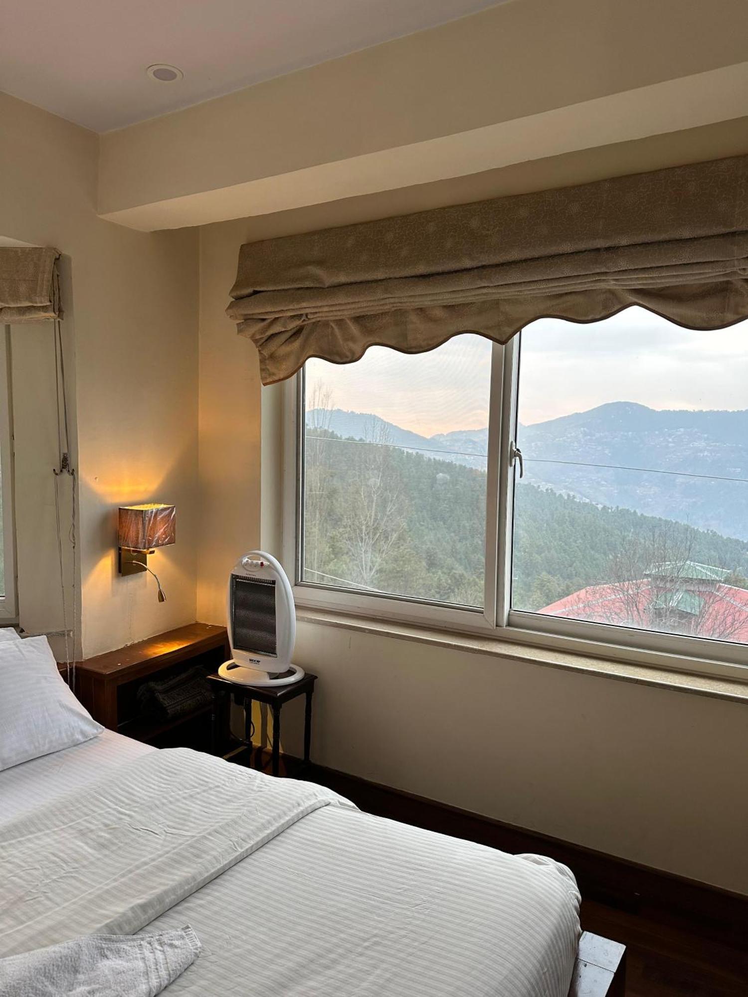 Sarah'S Lodge Murree Esterno foto