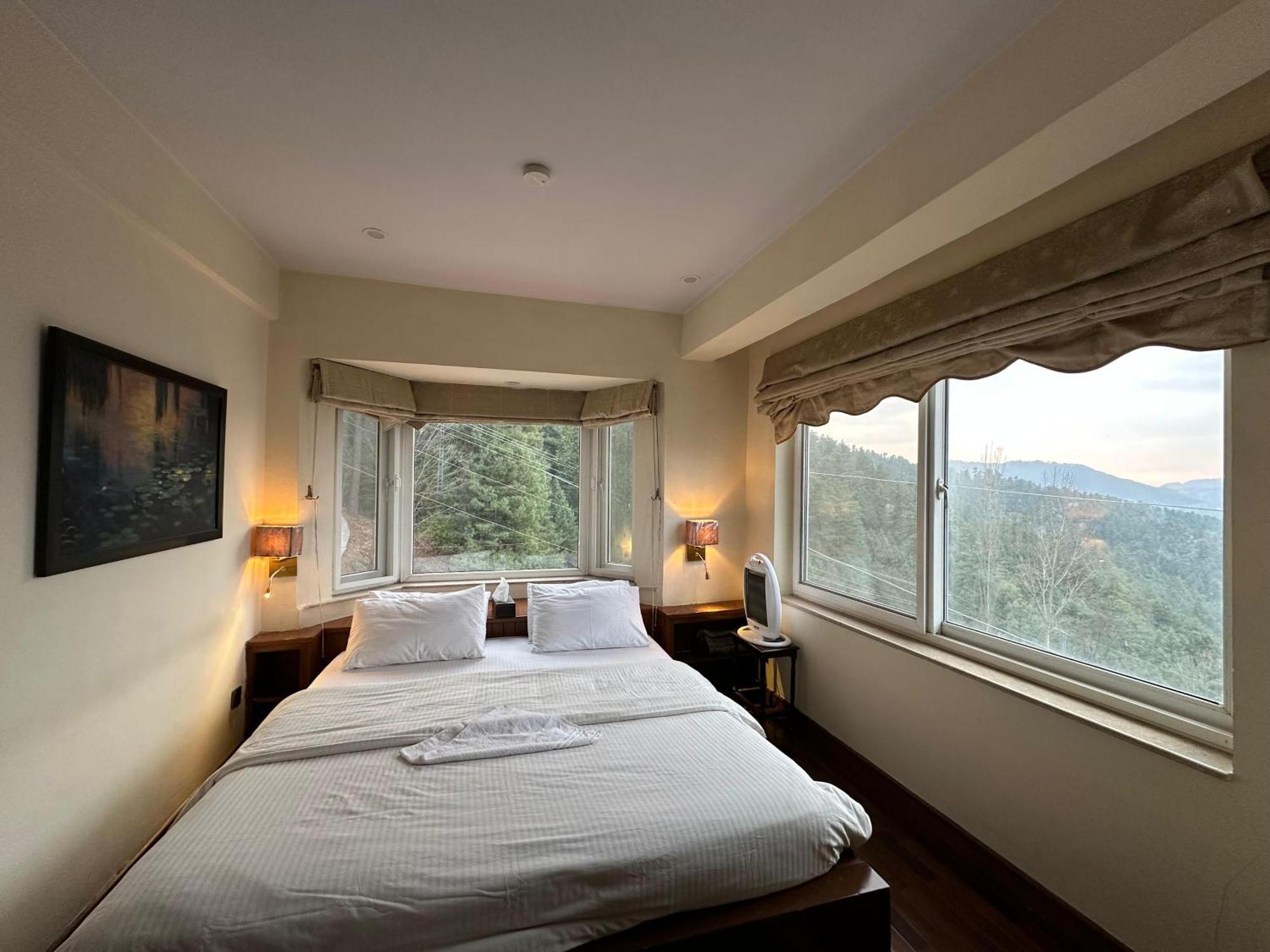 Sarah'S Lodge Murree Esterno foto